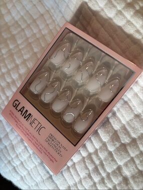 GLAMNETIC White Press-On Nails with Silver Accent - 10-Pack